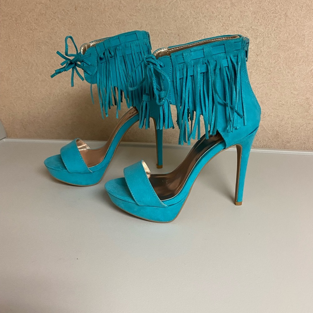 Blue heels - Picture 2 of 9